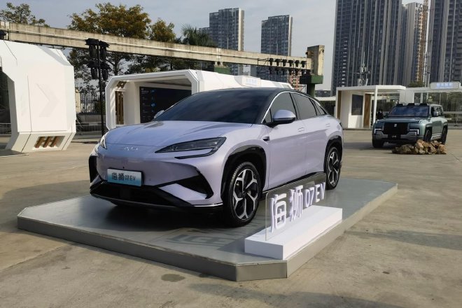 Self-research is the foundation of technology. Experience BYD's intelligent technology.