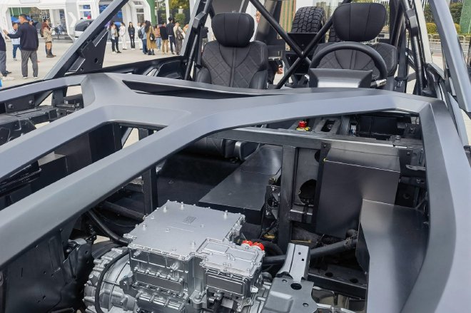 Self-research is the foundation of technology. Experience BYD's intelligent technology.