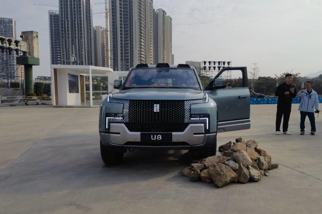 Self-research is the foundation of technology. Experience BYD's intelligent technology.