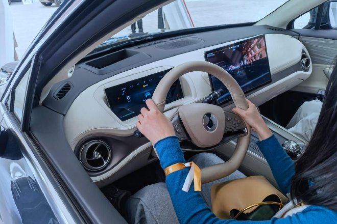 Self-research is the foundation of technology. Experience BYD's intelligent technology.