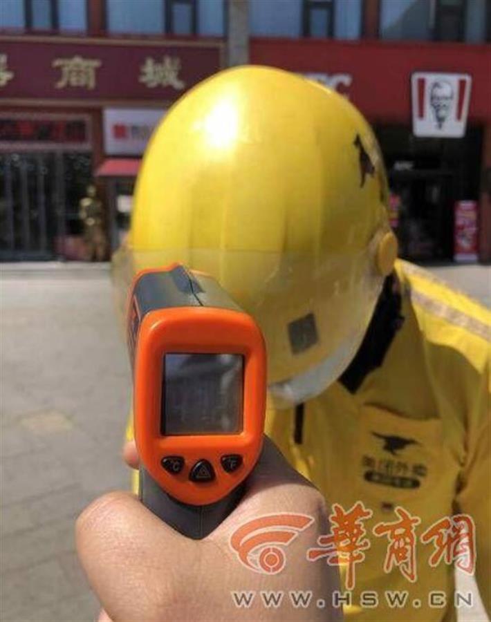 On July 7th, the helmet temperature of a takeaway brother in Xi 'an reached 47.2℃. .jpg