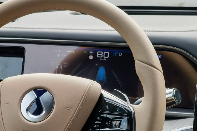 Self-research is the foundation of technology. Experience BYD's intelligent technology.